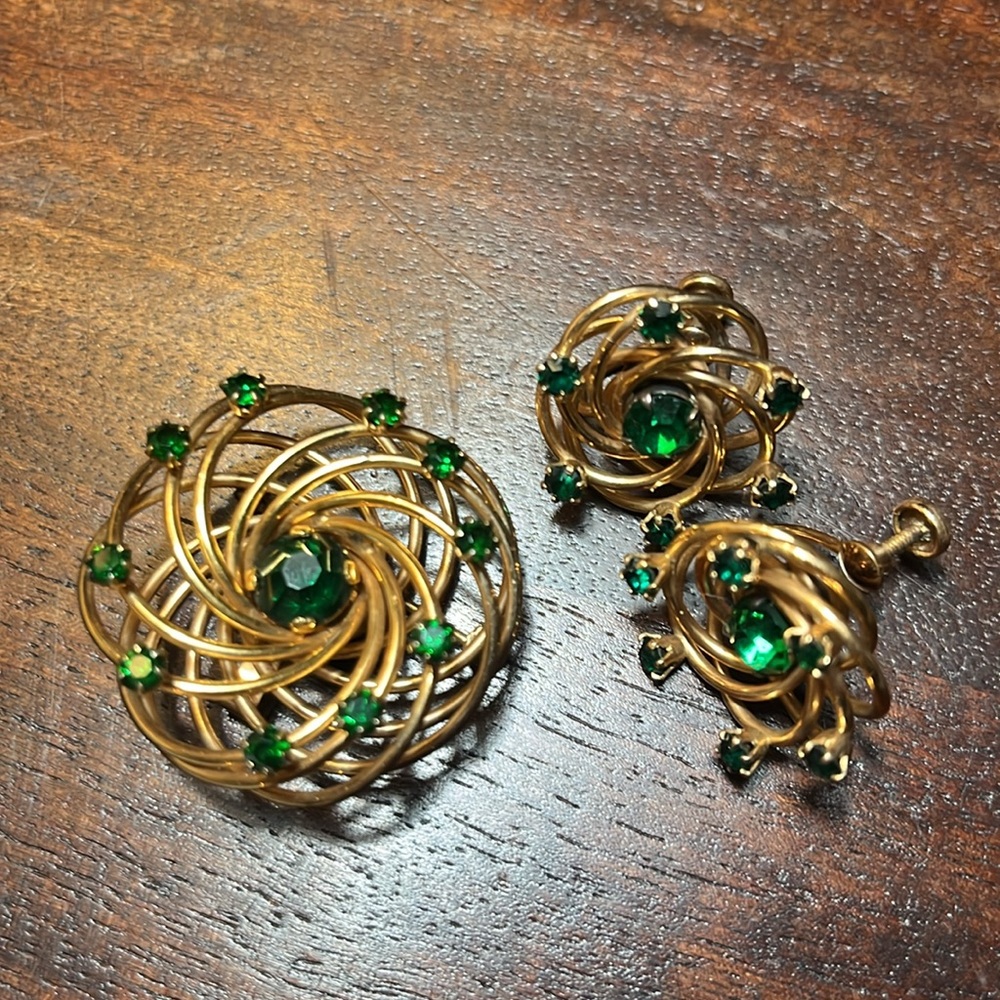 Vintage Charles Reis Gold & Green Brooch and Earring Set - Picture 17 of 17